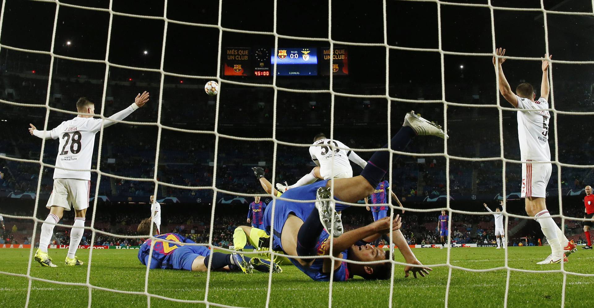 Champions League - Group E - FC Barcelona v Benfica