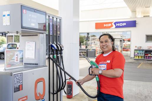 'Na Filipinima je sa srednjom školom teško pronaći posao'