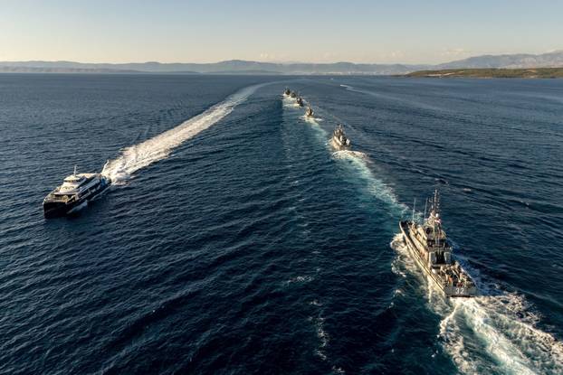Split: Pogled iz zraka na Hrvatsku ratnu mornaricu koja izvodi vježbu za vojni Mimohod 2025. 