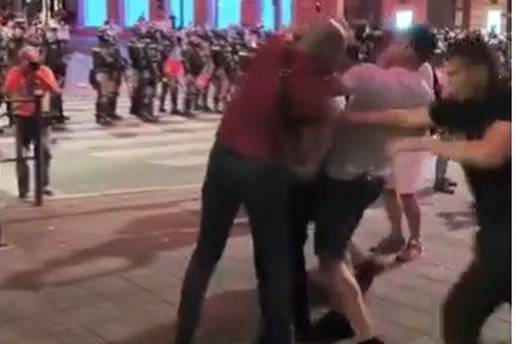 Kaos u Beogradu. 23 uhi&cacute;enih. Ima ranjenih policajaca