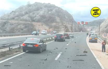 Dvoje mrtvih kod Svetog Roka! Scene užasa na autocesti: Motor auta izletio na suprotnu traku