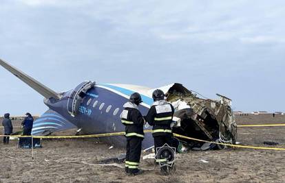 Vlasti u Kazahstanu: 32 ljudi preživjelo je pad aviona. Sve je nastalo zbog sudara s pticom?