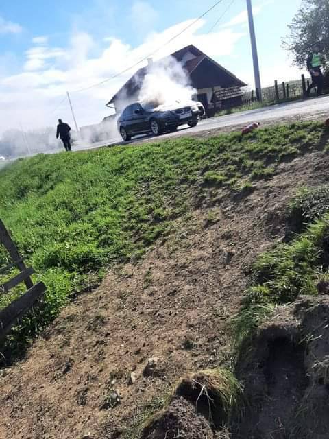 VIDEO Kod Virovitice je čekao da prođu ovce, zapalio mu se BMW