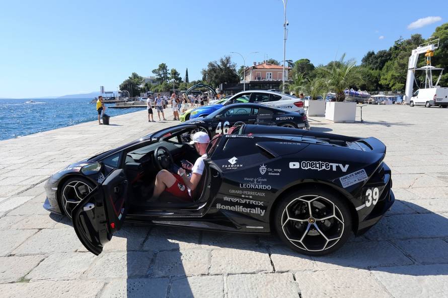 Opatija: Sudionici OneLife Rallyja sa svojim jurilicama zastali u Opatiji