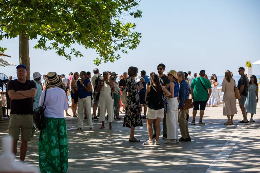 Visoke temperature i turističke gužve u Dubrovniku