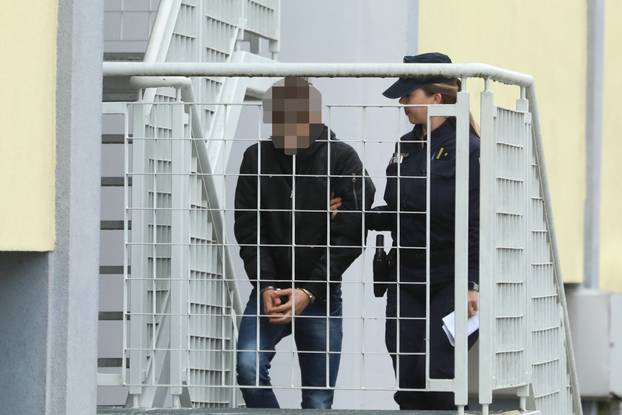 Zagreb: Privođenje osumnjičenog za požar u Vjesniku