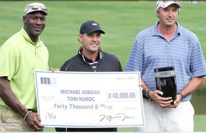 Michaela Jordana su izbacili s terena za golf zbog bermuda