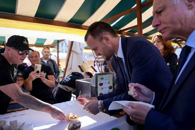 Zadar: Predsjednik Hrvatskog sabora Gordan Jandroković obišao je manifestaciju pod nazivom „Pijat na Pijaci“ 