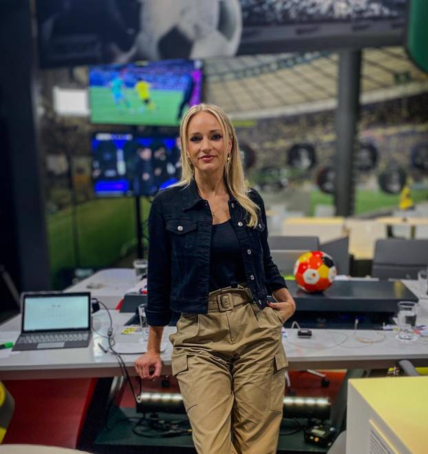 FOTO Napravila gaf uživo koji je obišao Europu. Atraktivna TV voditeljica ljubi Kovačeva šefa