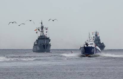 Moskva: Ruski ratni brod  je oštećen u napadu dronom na Krim. Kijevu su pomogli Britanci