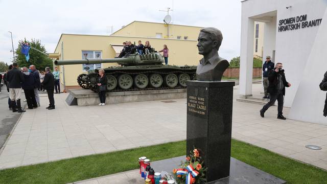 Vukovar dobio novo spomen obilježje za poginule branitelje