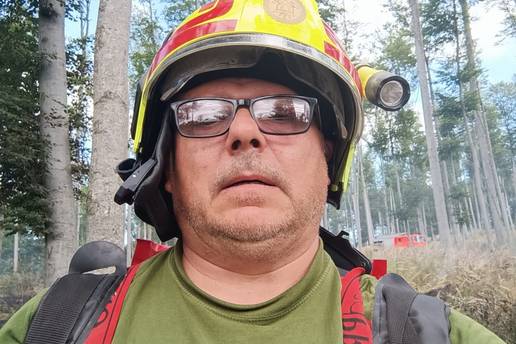 &Zcaron;eljko skida gnijezda str&scaron;ljena! 'Ubolo me njih 13, ali kad sam iza&scaron;ao iz bolnice, sredio sam ih'