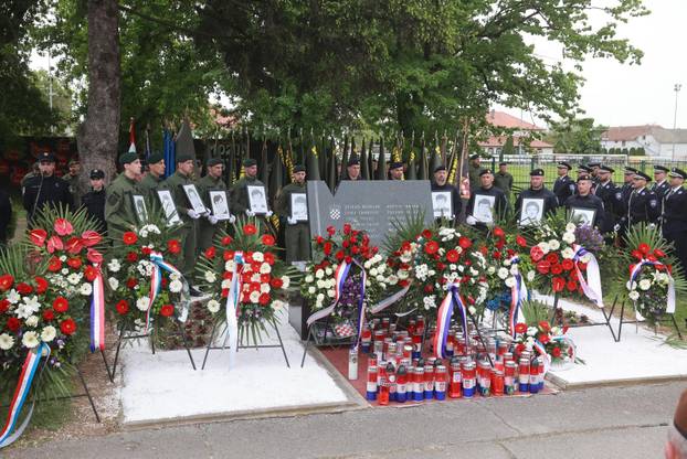 Obilježavanje 32. godišnjice pogibije 12 hrvatskih redarstvenika u Borovu