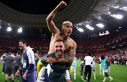 Osvojio Europsku ligu pa se umirovio s 27 godina. Sada se bavi filmskom režijom...