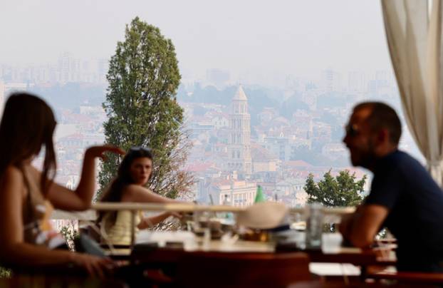Split  prekriven dimom zbog požara kod Tomislavgrada
