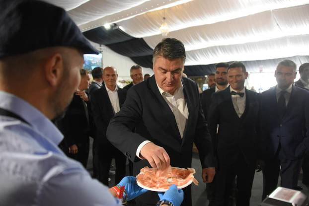 Predsjednik Milanović na Međunarodnom sajmu pršuta u Tinjanu