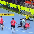 VIDEO Hrvatski rukometa&scaron; zabio spektakularan gol u Bali&cacute;evom stilu! 'Pa kako je ovo izveo?!'