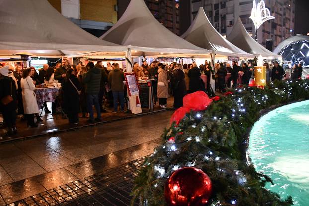 FOTO Advent u Slavonskom Brodu: Dvije lokacije, nove atrakcije i nezaboravni doživljaji