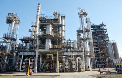 'Zaustavite odluku o prestanku proizvodnje u rafineriji u Sisku'