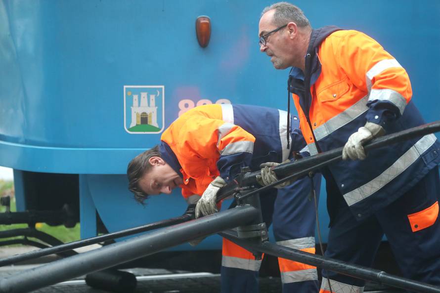 Tramvaji ne voze kroz centar: 'Trola je pala i sve je puknulo'