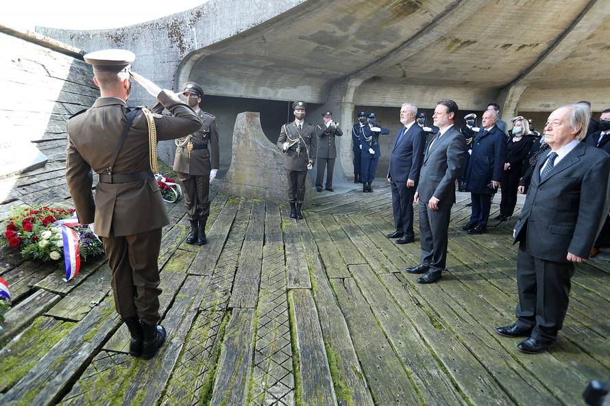 Gordan Jandroković i suradnici polaganjem vijenaca odali počast stradalima u Jasenovcu