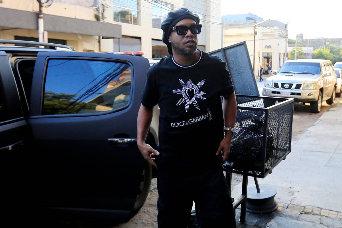 Ronaldinho nakon izlaska iz zatvora zarađuje milijune