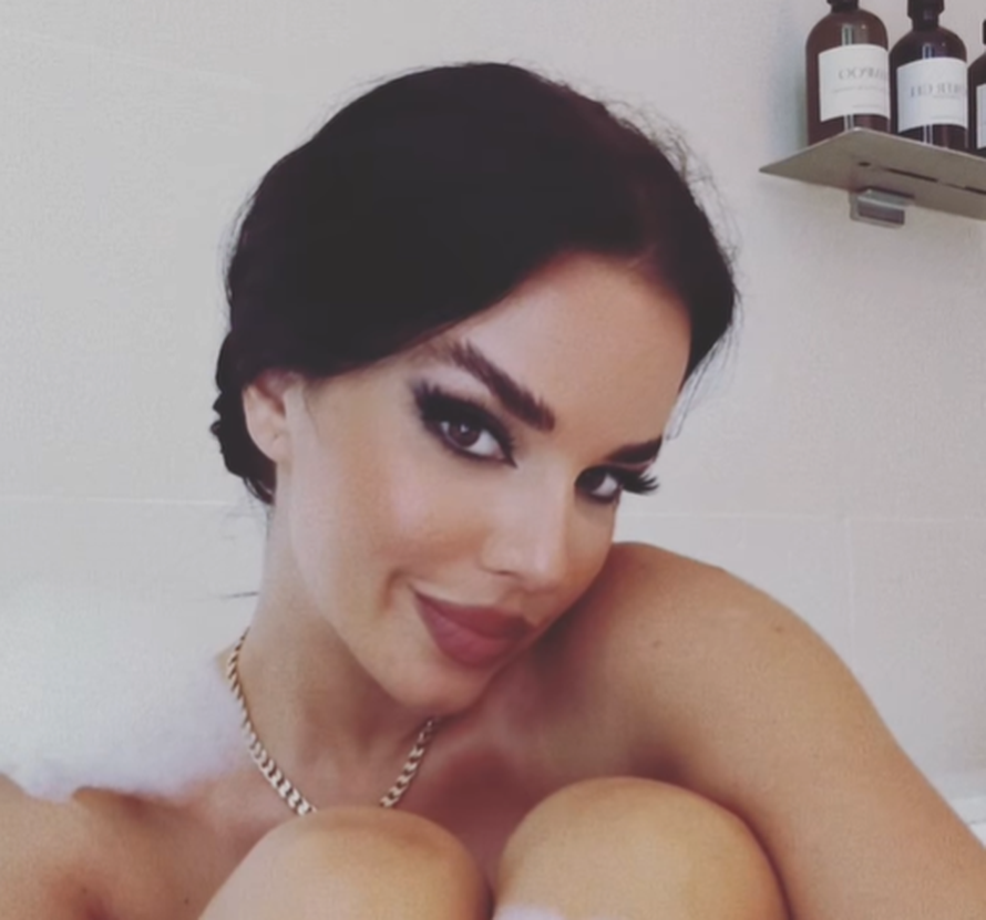 Knoll o iskustvu  u Dubaiju: 'Što god nosim njima je neprikladno. Žena je paničarila i tjerala me'