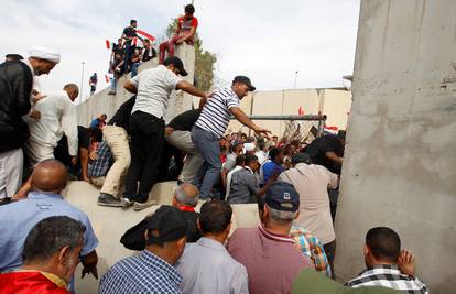 Policija bacila suzavac: Stotine Šijita zauzele irački parlament