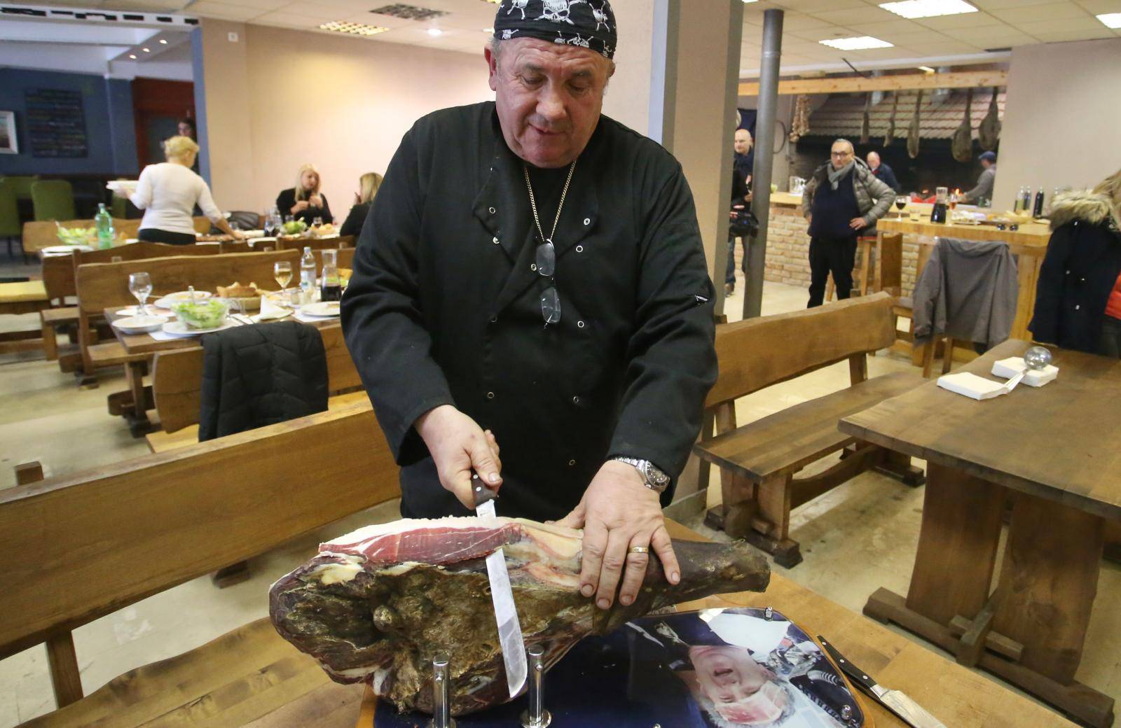 Kerumov dernek sa sucima i bivšim igračem Hajduka: Ja sam pjevao, neki kreten je snimao