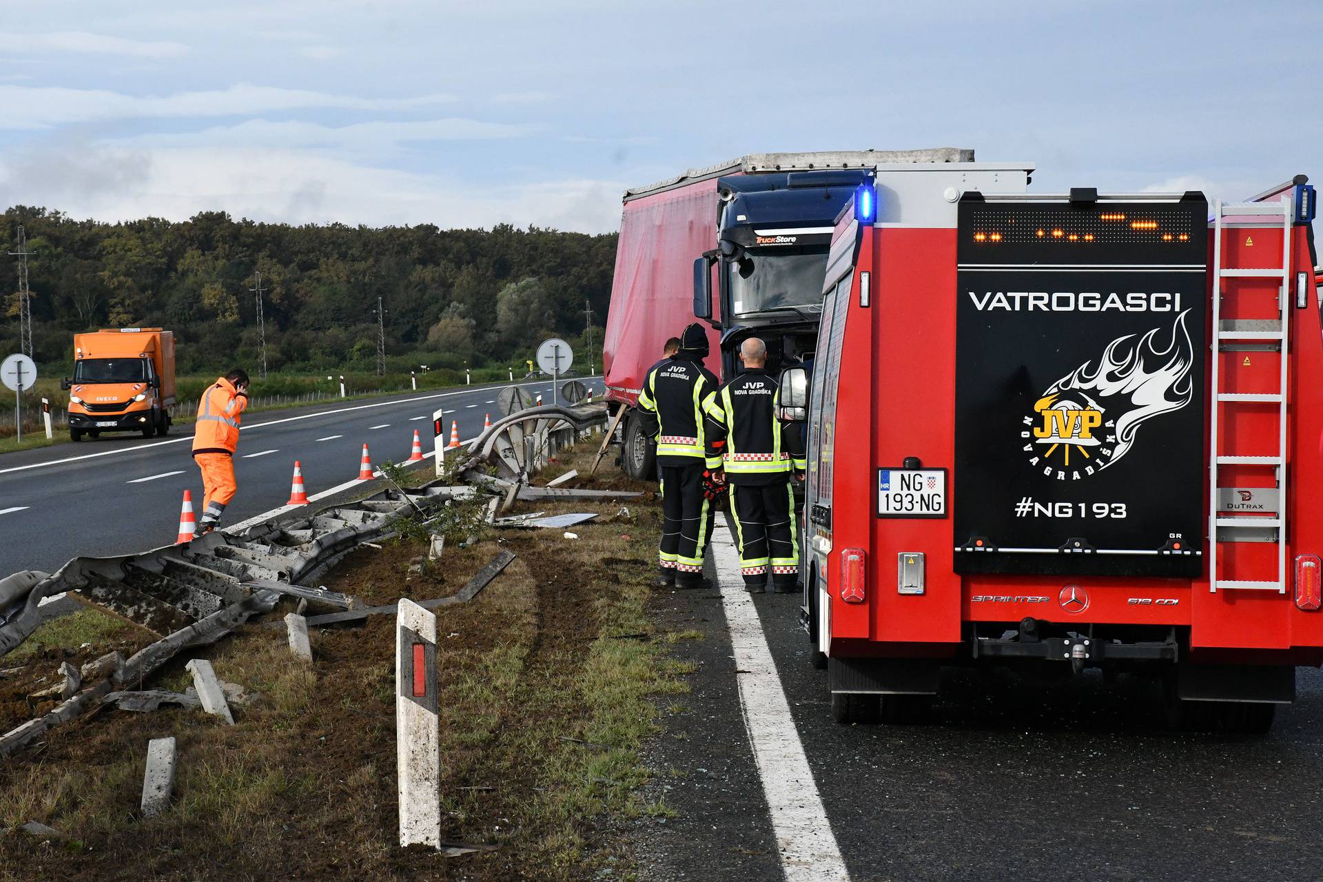 Policija objavila detalje užasa na A3. Neslužbeno doznajemo da je vozač migranata u bijegu!