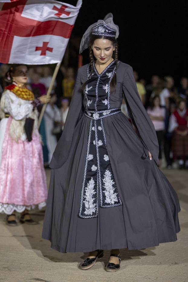 Vinkovci: Etno frizure svijeta na Vinkovačkim jesenima