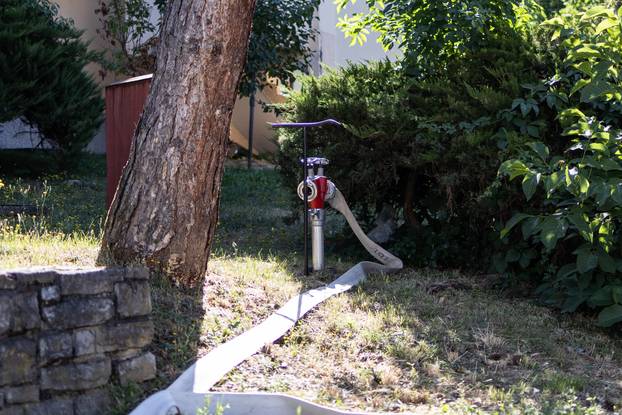 
Zagreb: Pukla cijev, voda prodrla u bolnički podrum u Rockefellerovoj