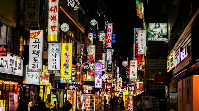 Stampedo u Južnoj Koreji: Više desetaka ljudi reanimiraju na ulici, pregazila ih je rulja ljudi