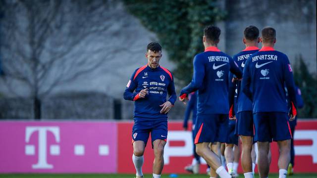Zagreb: Hrvatska nogometna reprezentacija na treningu uoči odlaska u Kairo