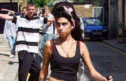 Amy Winehouse na Karibima povraćala krv
