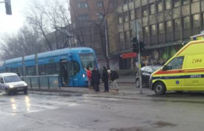 Sudarili se Punto i tramvaj, ozlijeđenog prevezli u bolnicu