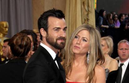 J. Theroux već mjesecima vara zaručnicu Jennifer Aniston?