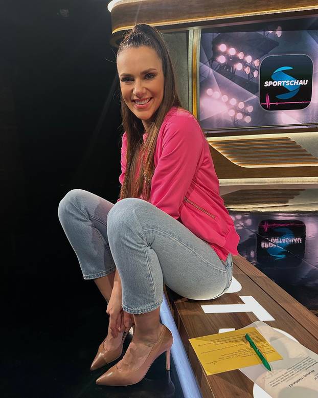 FOTO Schweinsteiger je flertao s njom u emisiji. Omiljeno je TV lice i već je bila s nogometašem