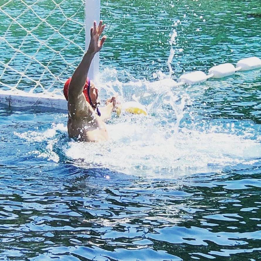 Neuer postao vaterpolist: Nikša Dobud mu dao kapicu s logom Bayerna pa testirao vještine...