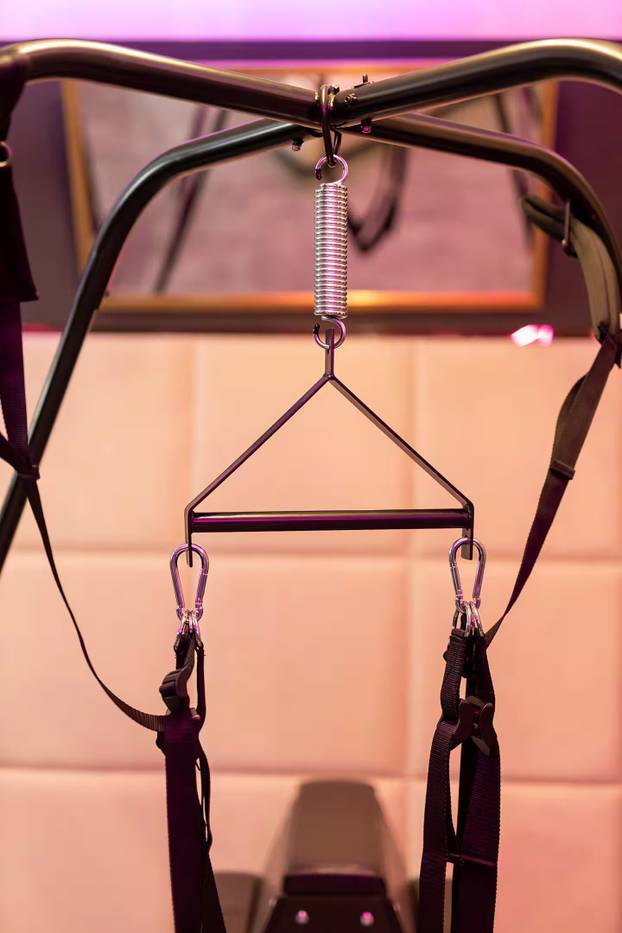 FOTO BDSM stan u Poljskoj je za ljubitelje grube akcije pravi raj!