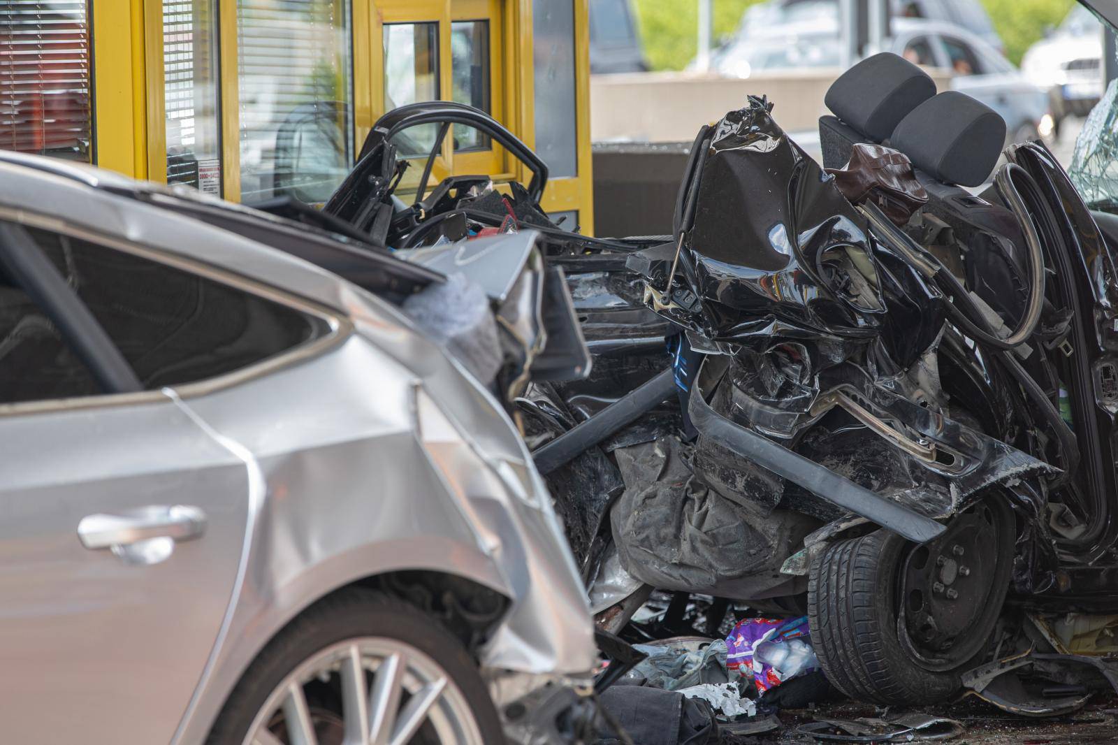 Kaos na kućicama: U nesreći smrskali auto, spašavali 4 ljudi