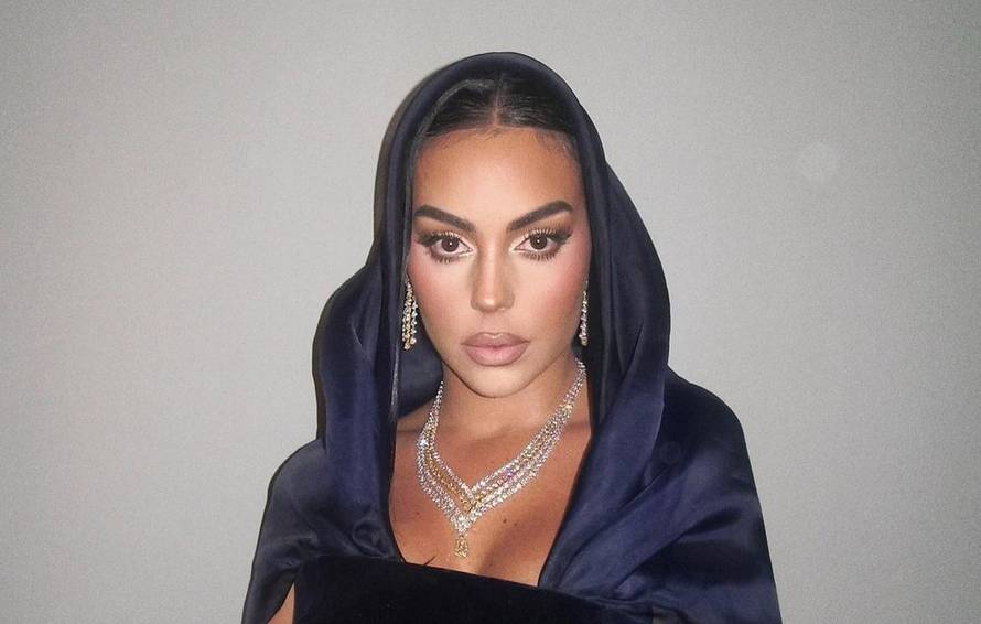 Svi su je gledali! 'Francuska Kim Kardashian' je servirala dubok dekolte na festivalu u Cannesu