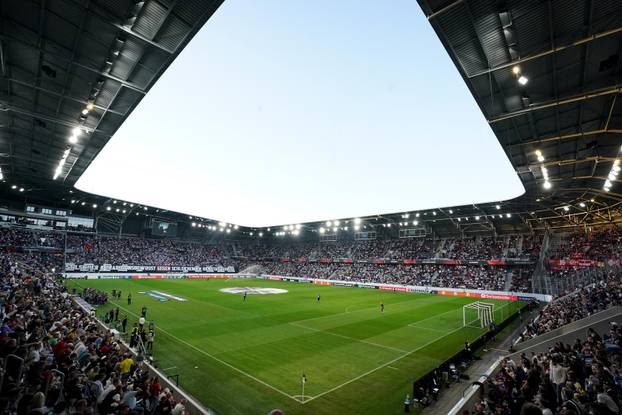 LASK v Liverpool - UEFA Europa League - Group E - Raiffeisen Arena