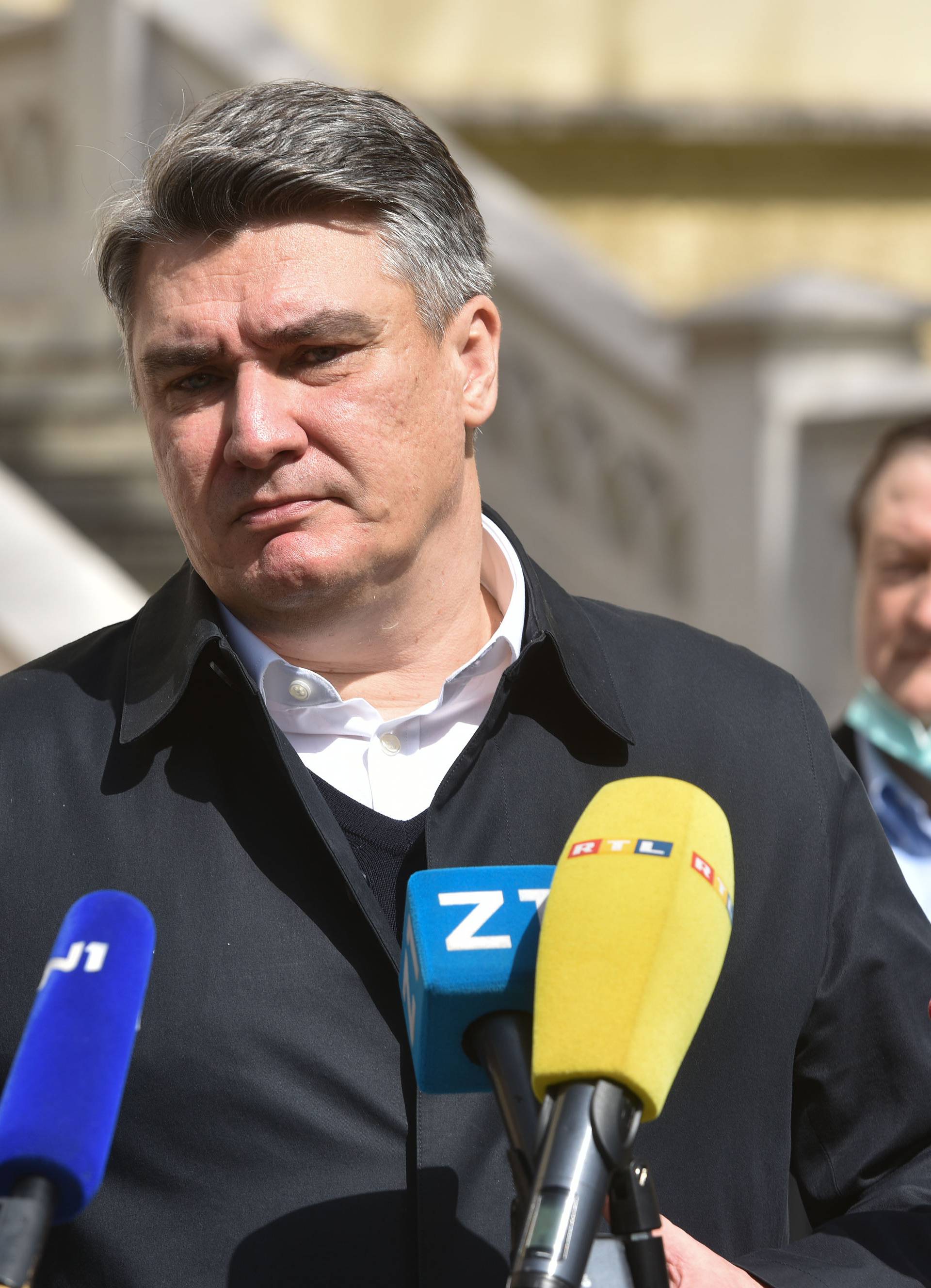 Zagreb: Nakon obilaska zgrade Pravnog fakulteta Zoran Milanović se obratio medijima