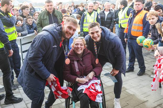 Do?ek bron?anih rukometaša Raužana i Kuzmanovi?a u Brckovljanima