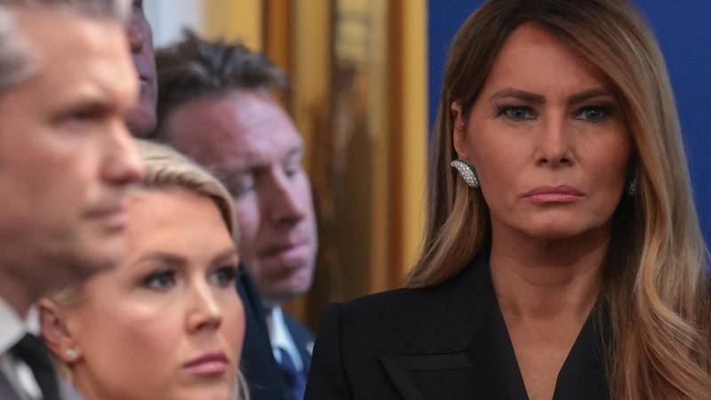 FOTO: UŽAS NA LICIMA Melania potresena, skamenjeni Rubio, Trump u grču stiskao govornicu