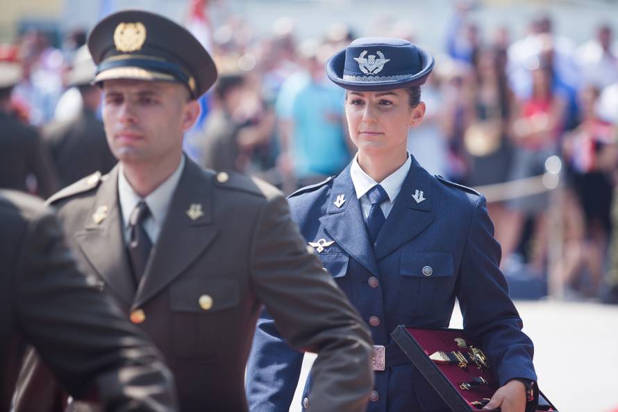 Vukovar: SveÄana promocija polaznika vojnih Å¡kola Hrvatskog vojnog uÄiliÅ¡ta Dr. Franjo TuÄman