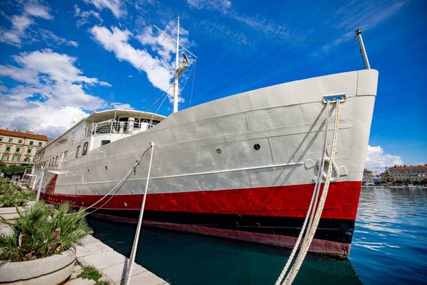 FOTO Zavirite u prvi brod-hotel u Hrvatskoj: Noćenje na ovom brodu u Rijeci ima posebnu čar