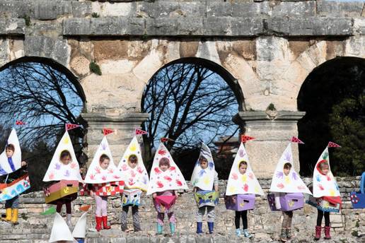 FOTO Maskenbal u Pulskoj Areni je kao iz bajke: Djeca su odu&scaron;evila kreativnim kostimima