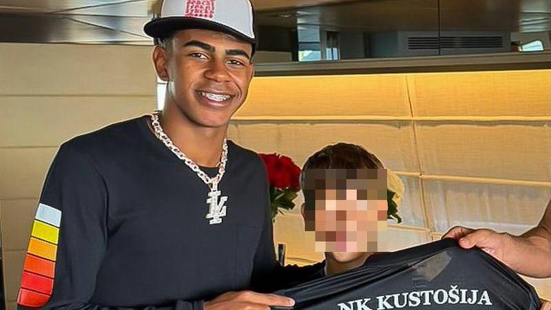 Lamine Yamal pozirao s dresom NK Kustošije! 'Ne, ovo nije AI...'